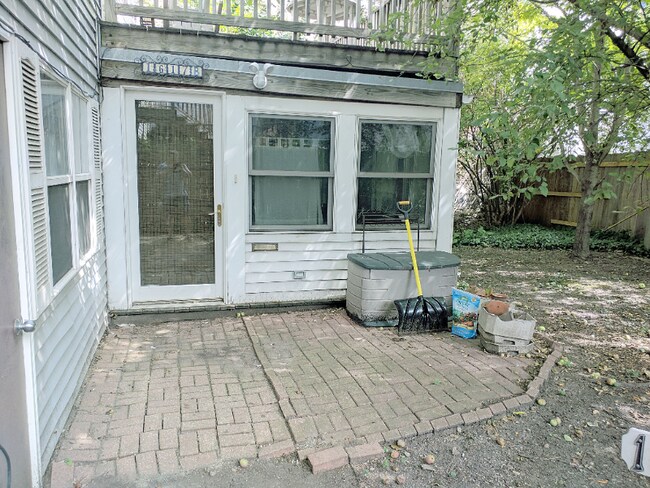 Building Photo - 1617 S Newberry Ave