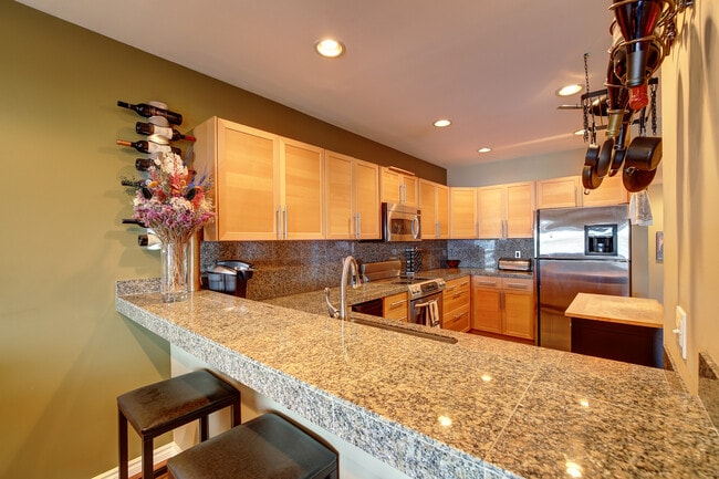 Foto del edificio - Great Priced Westlake Condo with Electric Car Charger!!! $500 Move-in Special