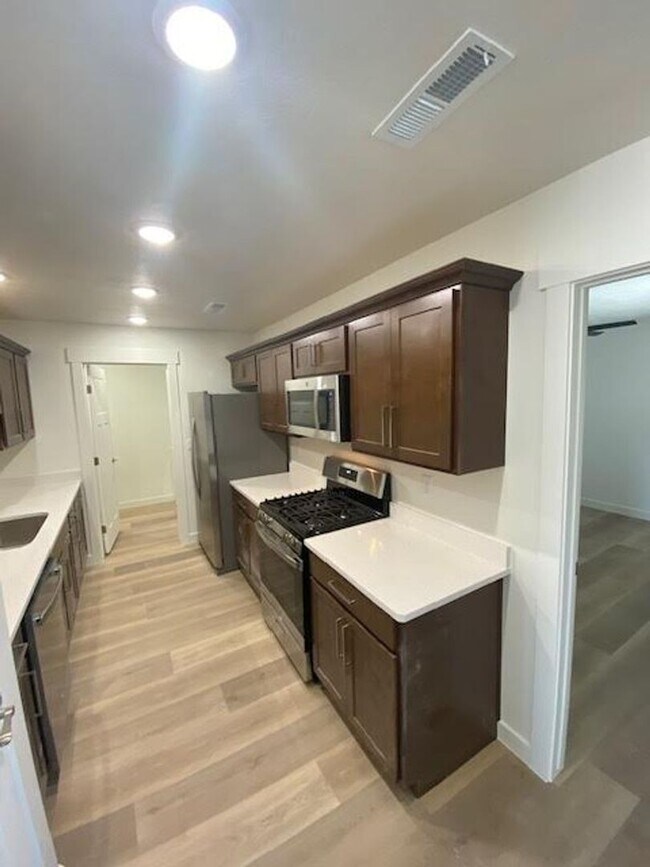 Foto del edificio - 3 bedroom- 2 bath 4 Plex - Brand New Construction