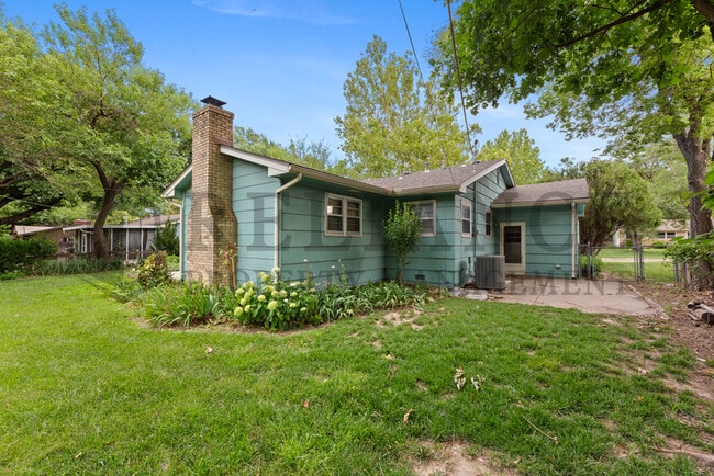 Building Photo - 6406 E Beachy Ave