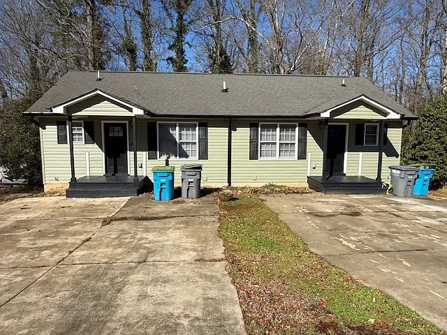 Building Photo - Room in Duplex on North St