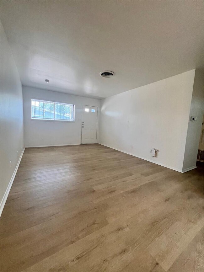 Foto del edificio - 6005 Cameron Rd