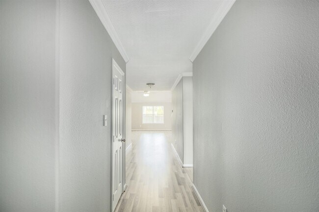 Foto del edificio - 406 Woodlake Dr