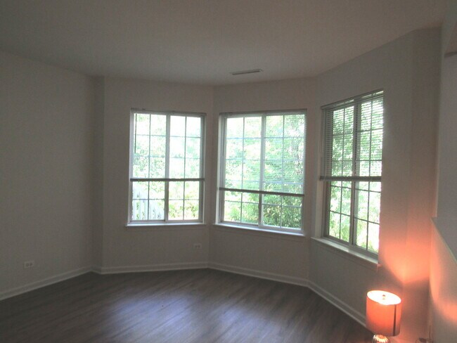Building Photo - 255 W Treehouse Ln
