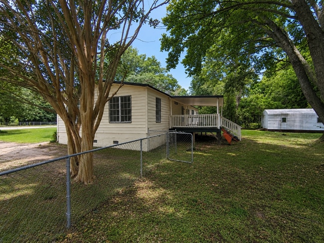 Building Photo - 201 Wakefield Dr