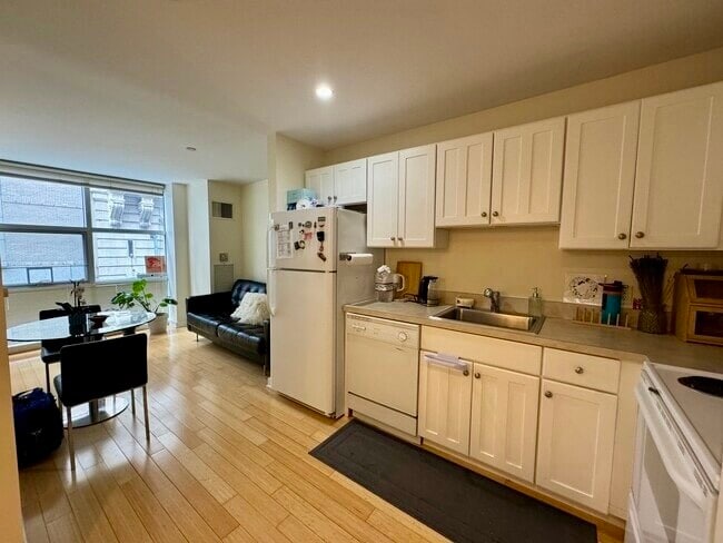 Building Photo - 41 Boylston St