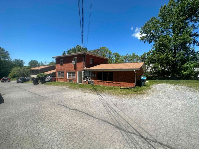 Foto del edificio - 2265 Crutchfield Ln