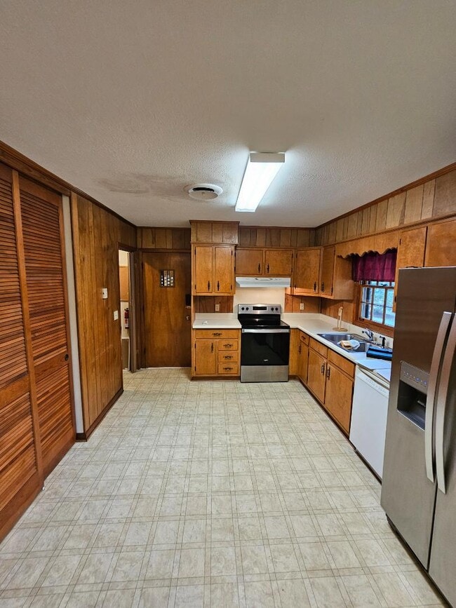 Building Photo - 912 Bonny Cir