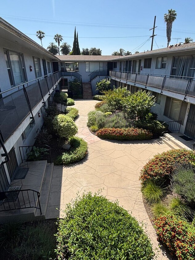 Foto principal - Spacious 1 bedroom available now in Long B...