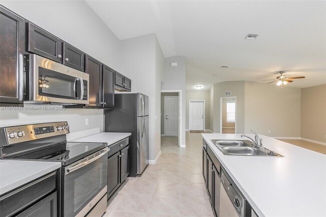Foto del edificio - 373 SW Fig Ave