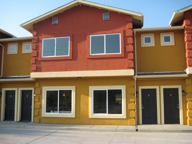 Foto del edificio - 2581-2591 Orovada St
