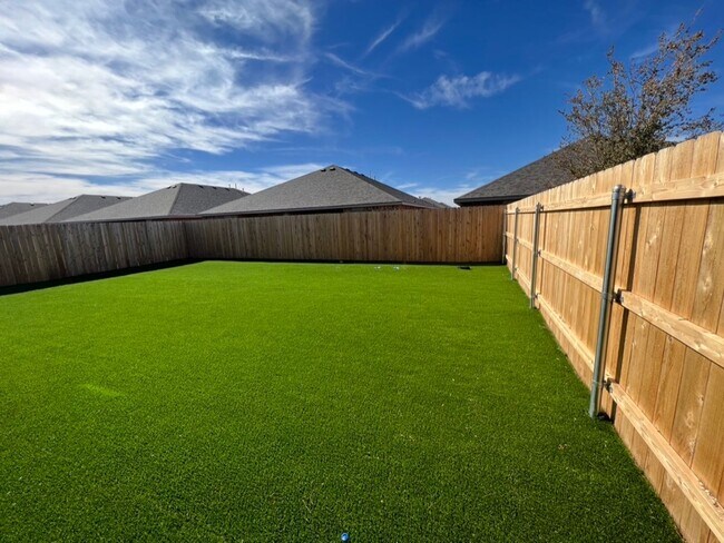 Foto del edificio - Rare 3 Bedroom In Frenship ISD!