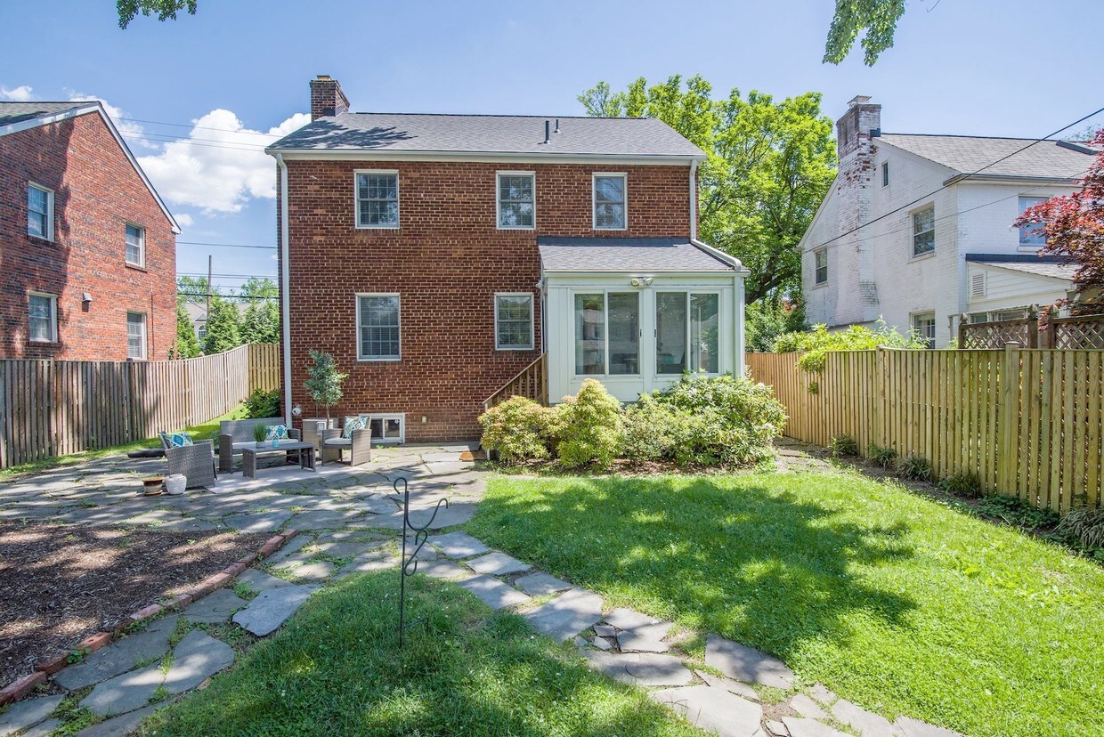 Foto principal - 9412 Colesville Rd