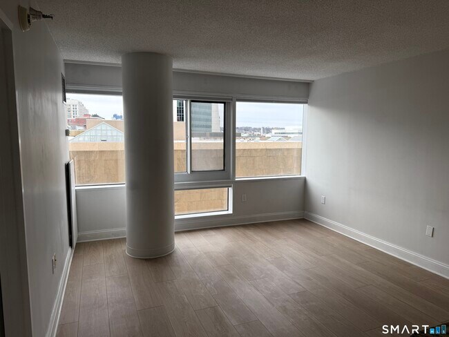 Building Photo - 127 Greyrock Pl