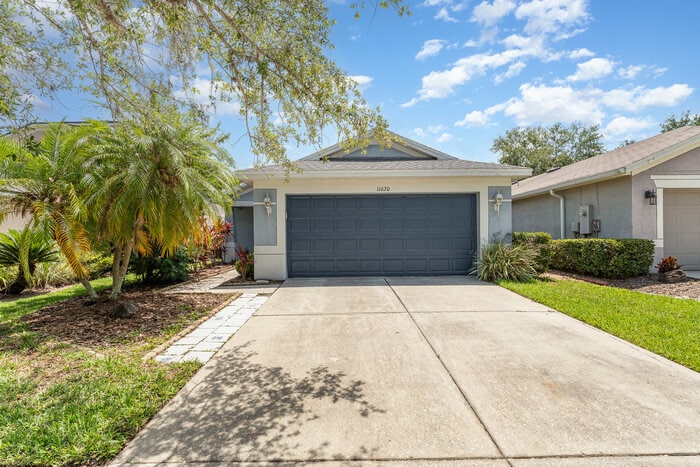 Primary Photo - Home For Rent in Rivercrest!