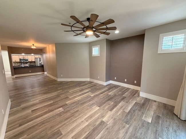 Building Photo - 7401 W Arrowhead Clubhouse Dr