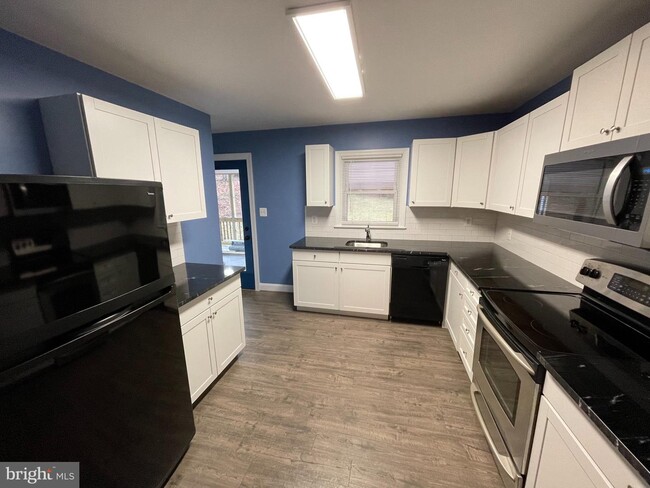 Building Photo - 530 Villa Ave