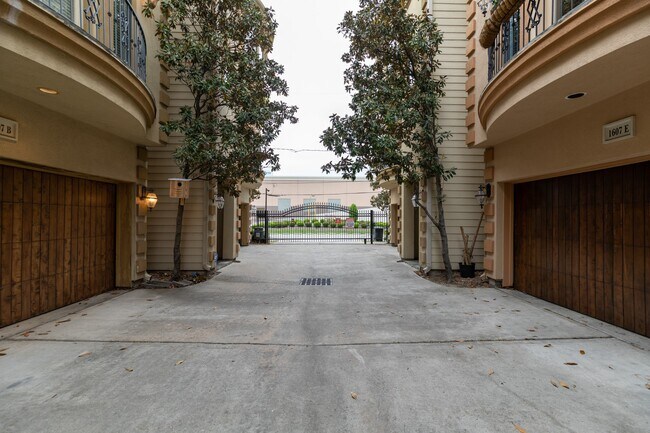 Foto del edificio - 1607 Bass St