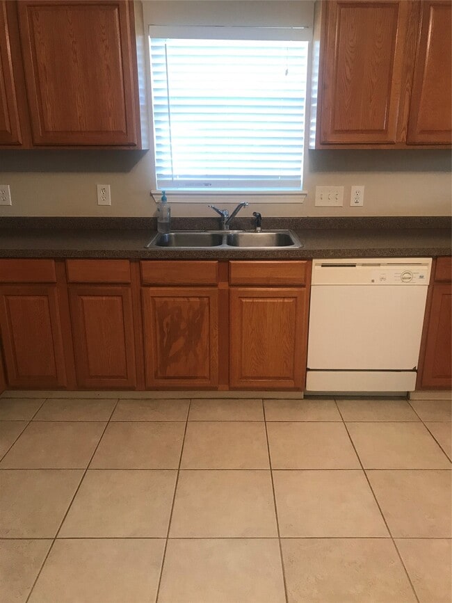 Building Photo - 2443 Precinct Line Rd