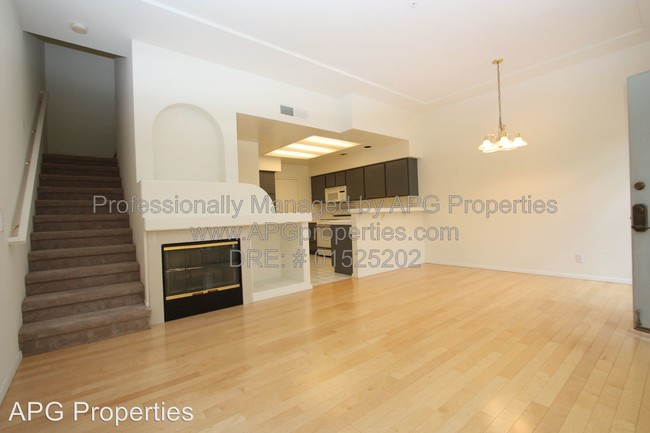 Building Photo - 2 br, 2.5 bath House - 16 Anacapa Ct.