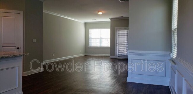 Building Photo - 376 Halton Crossing Dr SW