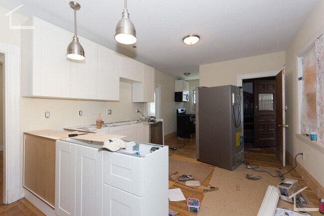 Foto del edificio - Spacious & Updated 3BR in Brighton!!