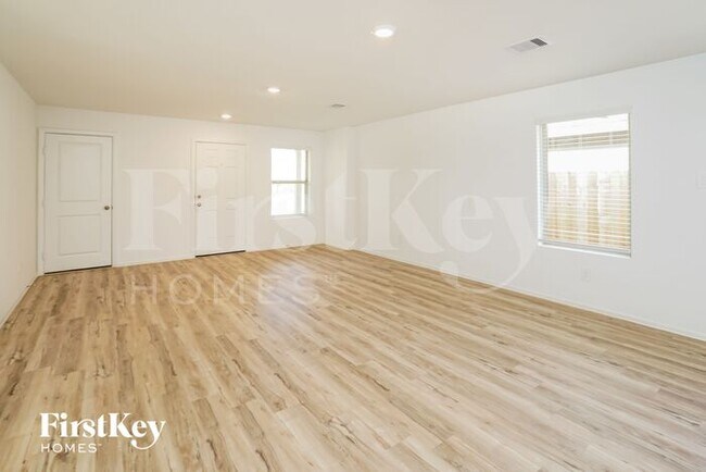 Building Photo - 3791 Solanum Dr