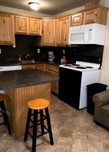 Building Photo - 30 Country Aire Ln