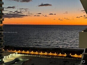 Building Photo - 5313 Collins Ave