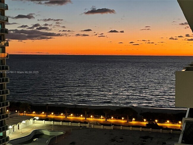 Foto del edificio - 5313 Collins Ave
