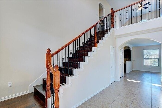 Building Photo - 2601 Mirasol Loop