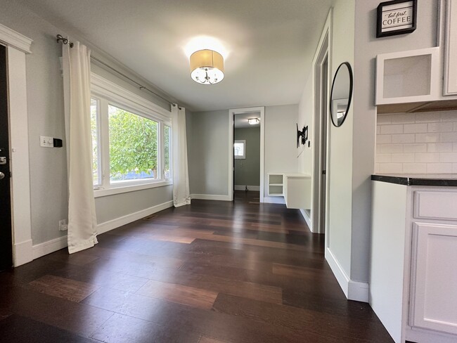 Photo du bâtiment - 921 Jefferson Blvd