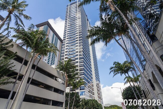 Foto del edificio - Available now!  2br/2ba/1pkg Condo in Royal Capitol Plaza in Kakaako