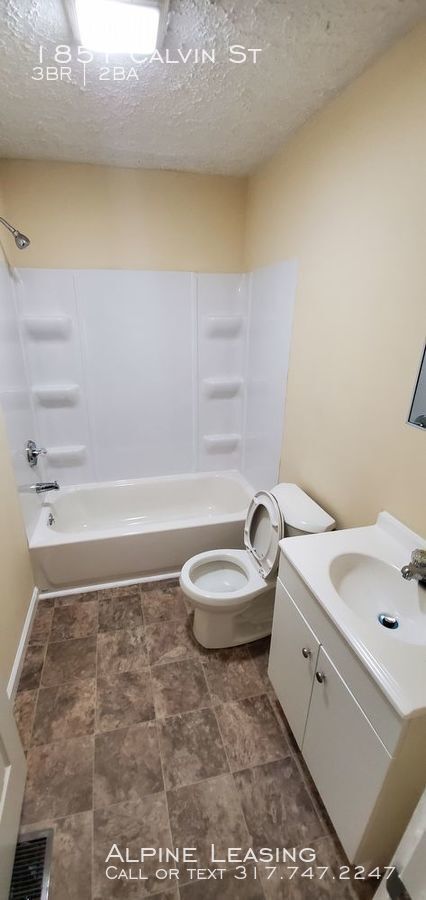 Building Photo - Near Southeast 3BR/2BATH House! Bonus Office!