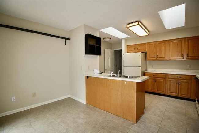 Building Photo - 32 Westlake Pointe Dr