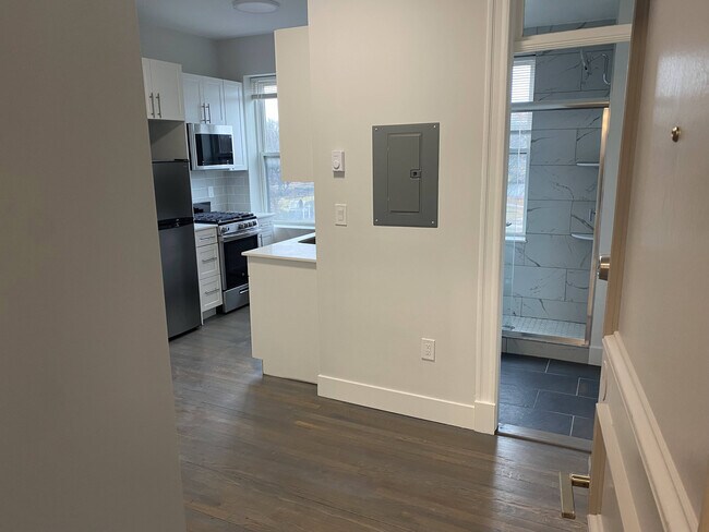 Building Photo - 61 Park Dr
