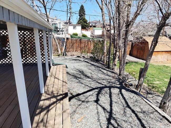 Cubierta trasera - 7114 Newland St