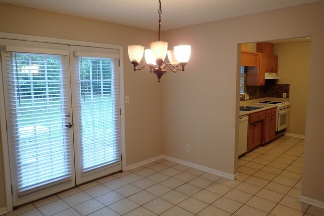 Building Photo - 911 Pine Cone Cir