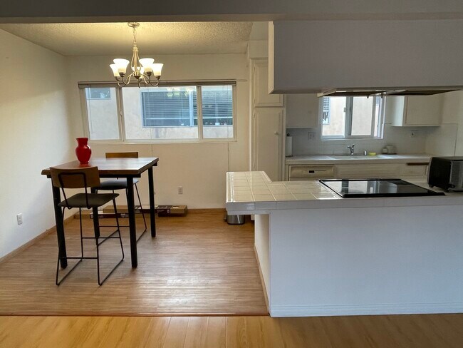 Dining Area - 1233 Amethyst St