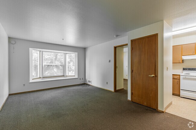 1 habitación, 1 baño - 548 pies cuadrados - Sala de estar - Weidler Commons