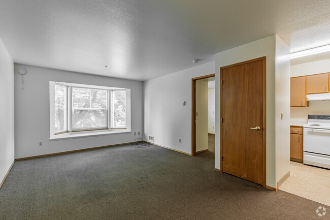 1BR, 1BA - 548SF - Living Room - Weidler Commons