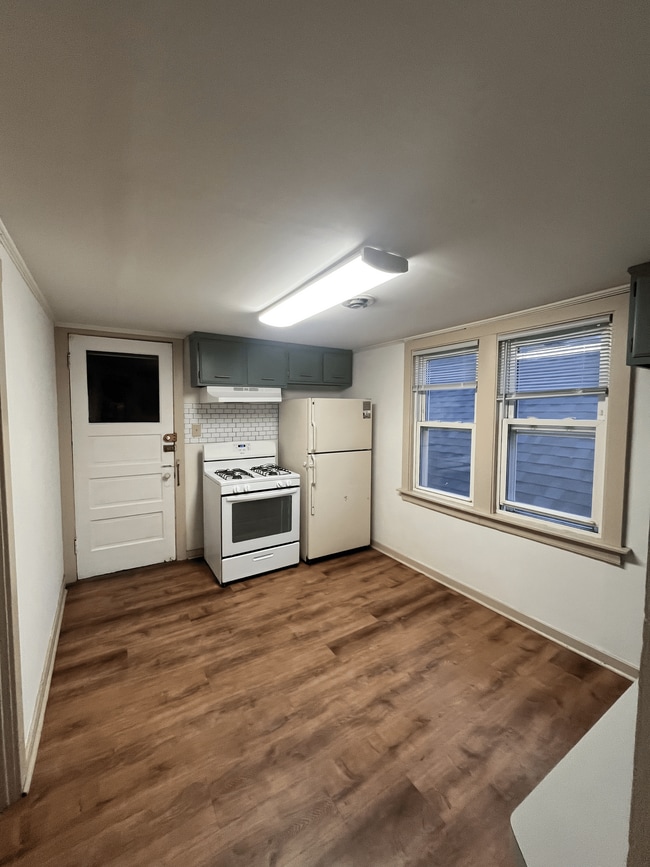 Foto del edificio - 5131 W Dakin St
