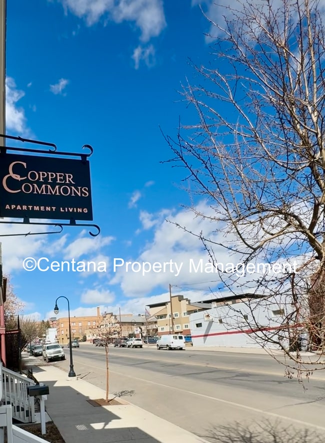 Building Photo - 661 S Main St