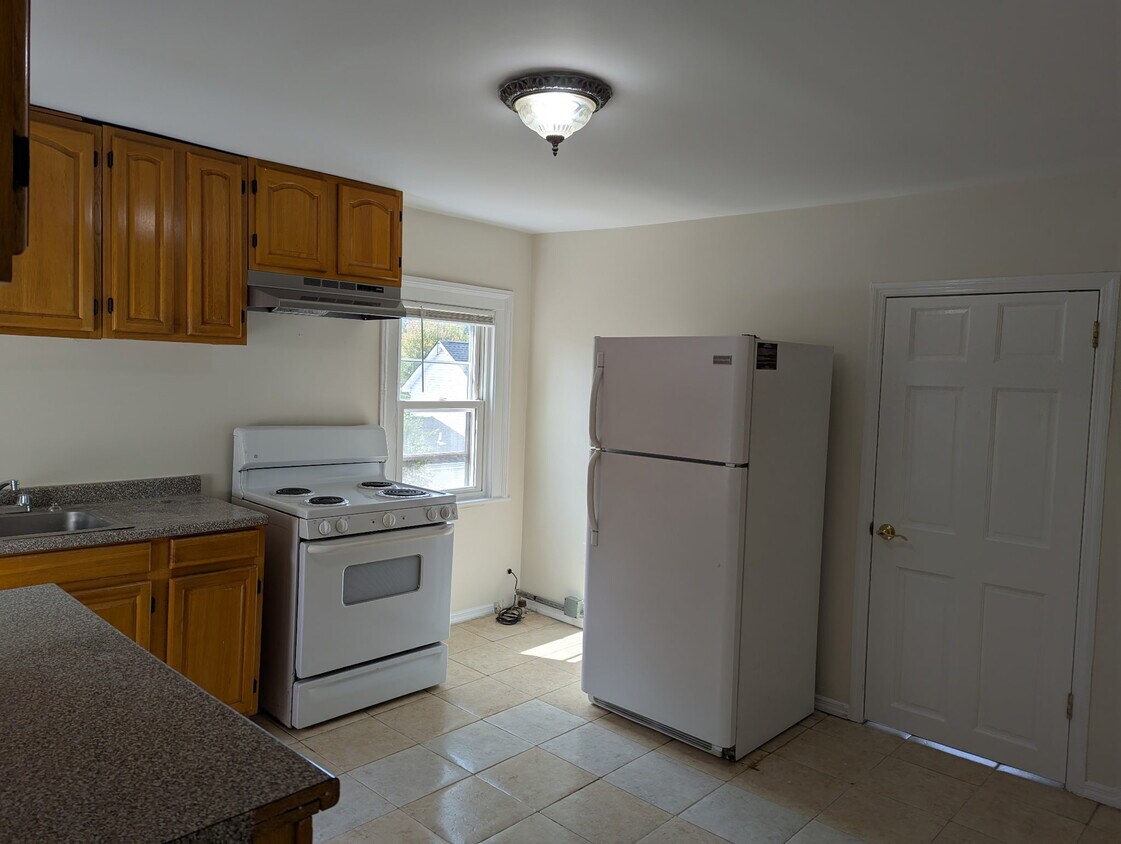 Eat-In Kitchen - 58 E Central Ave