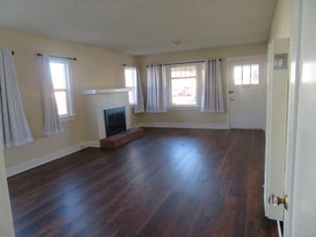 Building Photo - 2 BD / 1 BTH Hidden Gem in Santa Maria