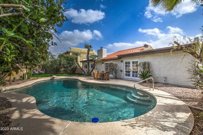Building Photo - 8726 E San Bruno Dr