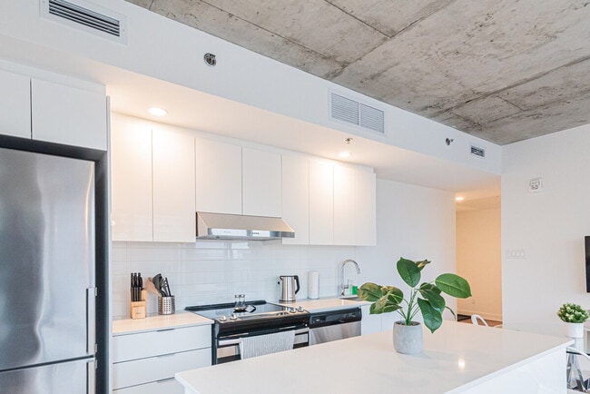 Building Photo - 1500 Rue Berri