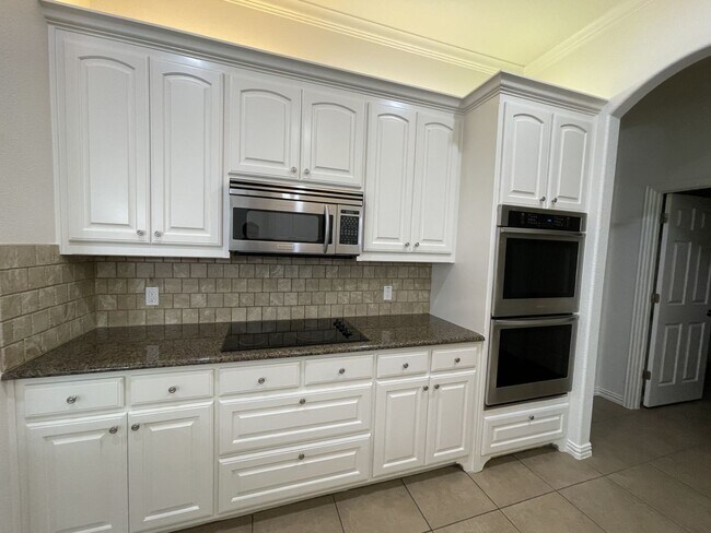 Foto del edificio - 8110 Silver Spur Dr