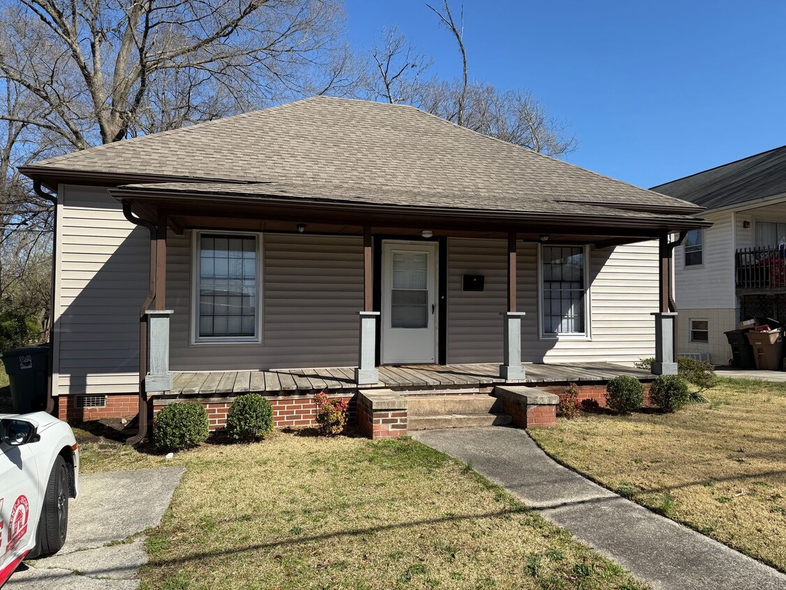 Primary Photo - 2 Bedroom, 1 Bath Home - Washer/Dryer Incl...