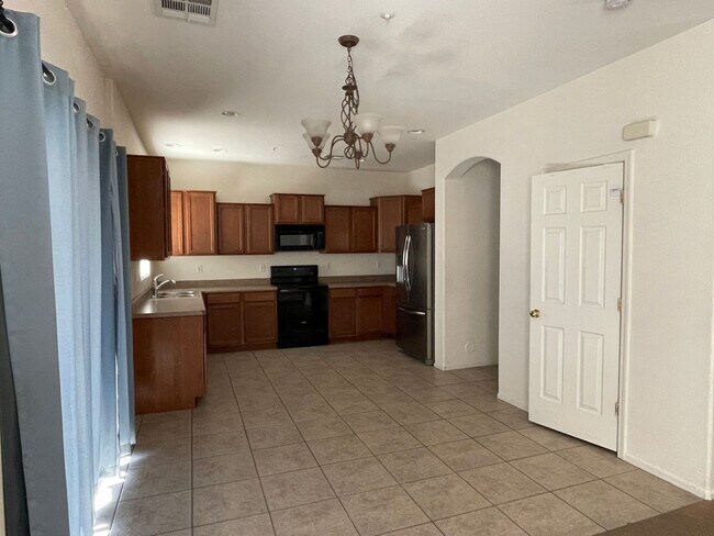 Foto del edificio - TWO WEEKS FREE ON 13 MO LEASE OAC/ COMMUNITY POOL, GREAT GILBERT LOCATION